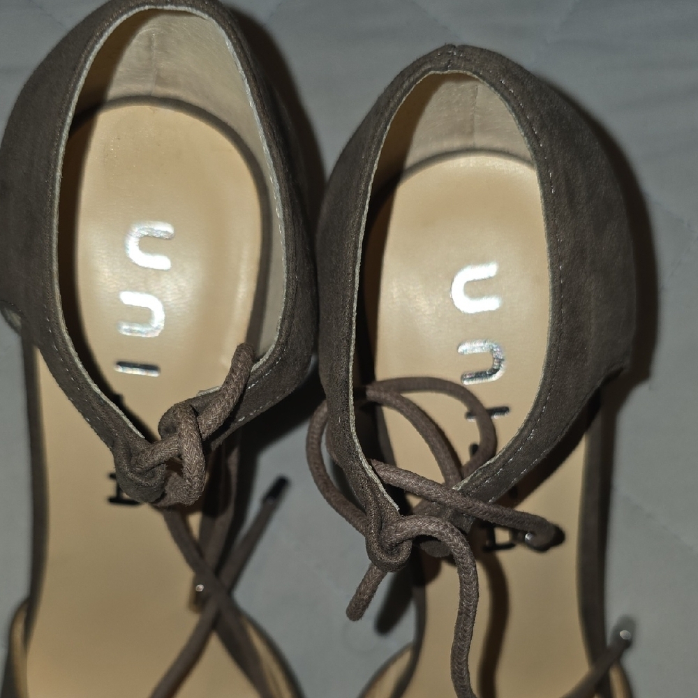 Elegant Brown Women's Shoes‎ - Picture 2 of 8